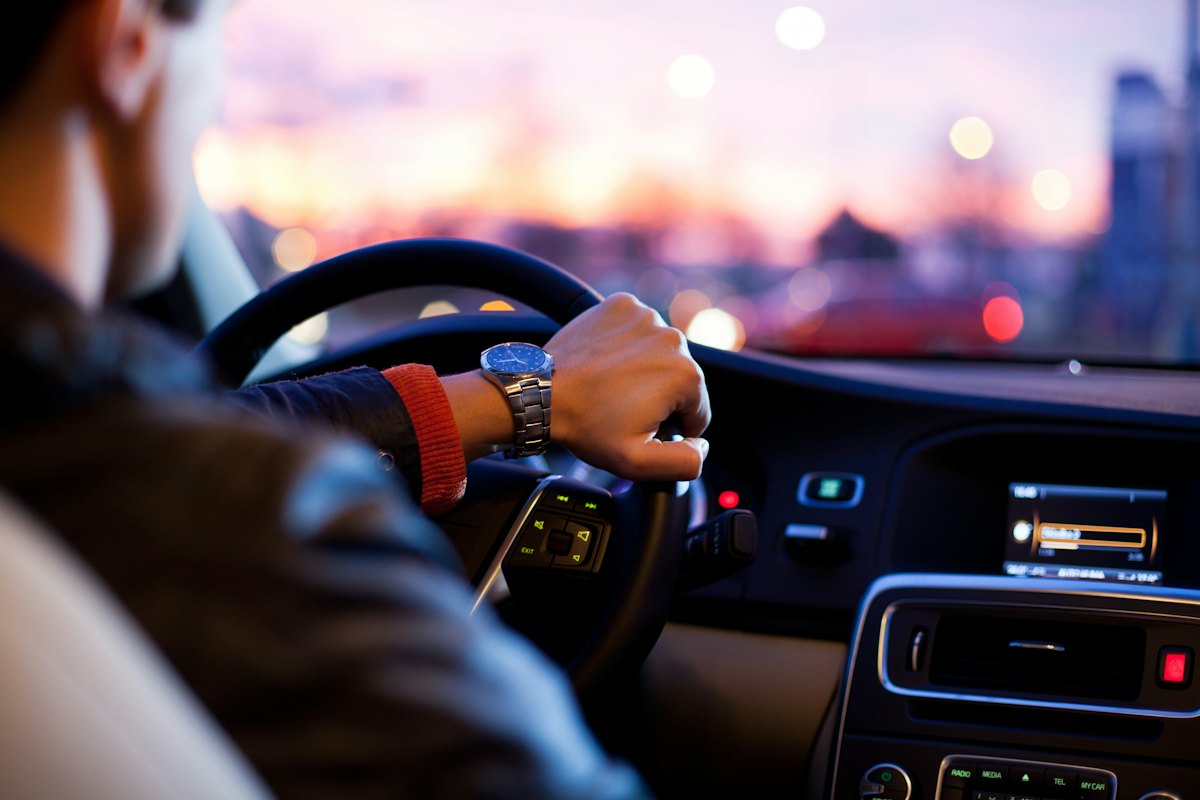 Condutor ao volante de uma viatura ACTIVCAR